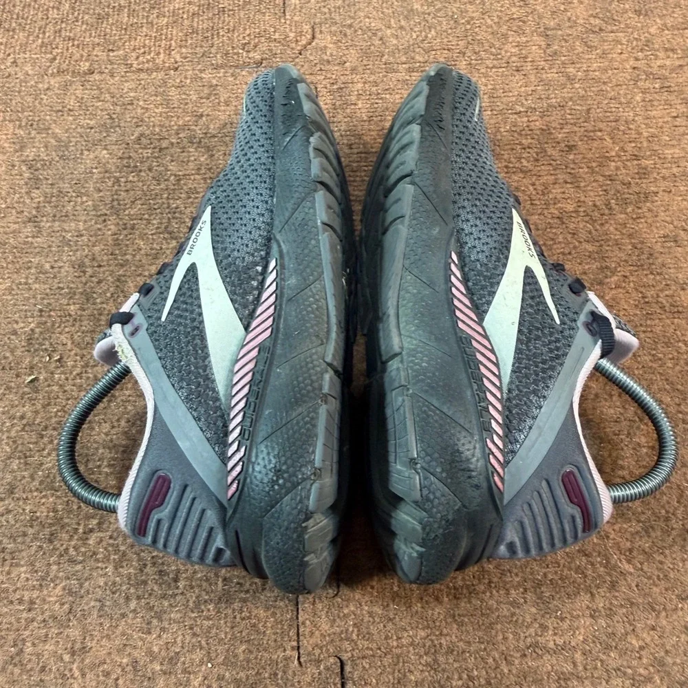 Brooks Adrenaline GTS 22 Womens 8 Wide D Grey Lilac Running Shoes 1203531D015 C+